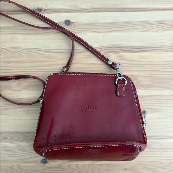 Vera Pelle Elegant Red Crossbody Bag - Picture 3 of 6